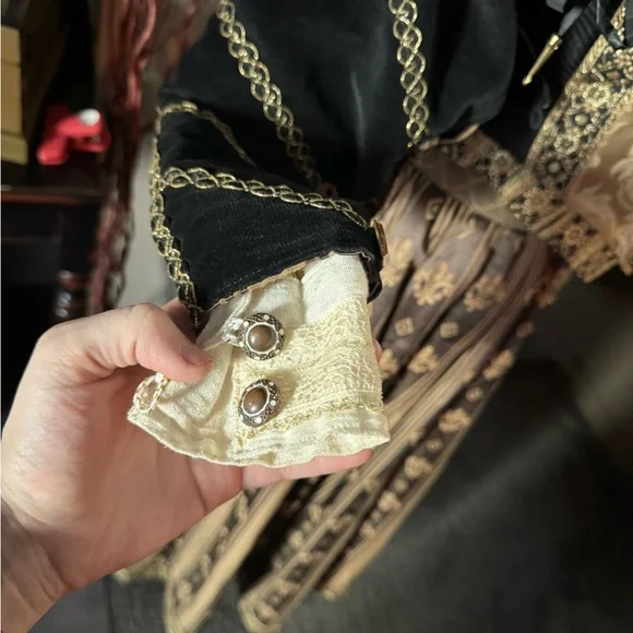 Medieval Renaissance Black and Gold OOAK Professionally Made Dress - Picture 13 of 16